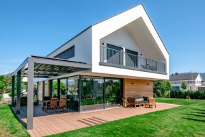 Bioklimatska pergola za slovenske vremenske razmere
